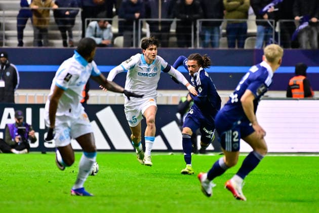 FOOTBALL : Paris FC vs Marseille - Ligue 1 - 31 01 2026 Leonardo BALERDI ( 5 - Olympique Marseille ) and Luca Koleosho ( 24 - PFC ) during the Ligue 1 match between Paris FC and Olympique de Marseille at Stade Jean Bouin on January 31, 2026 in Paris, France. ( Photo by Federico Pestellini PsnewZ ) - ParisFrance  Copyright: xFedericoxPestellinix