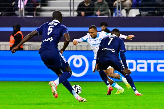 FOOTBALL : Paris FC vs Marseille - Ligue 1 - 31 01 2026 Alimami GORY ( 7 - PFC ) and Igor Paixao ( 14 - Olympique Marseille ) during the Ligue 1 match between Paris FC and Olympique de Marseille at Stade Jean Bouin on January 31, 2026 in Paris, France. ( Photo by Federico Pestellini PsnewZ ) - ParisFrance  Copyright: xFedericoxPestellinix