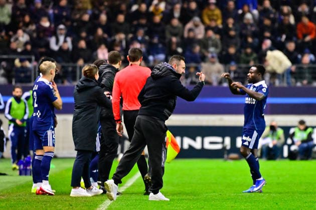 FOOTBALL : Paris FC vs Marseille - Ligue 1 - 31 01 2026 Roberto De Zerbi ( coach Olympique Marseille ) during the Ligue 1 match between Paris FC and Olympique de Marseille at Stade Jean Bouin on January 31, 2026 in Paris, France. ( Photo by Federico Pestellini PsnewZ ) - ParisFrance  Copyright: xFedericoxPestellinix