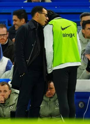 Chelsea manager Liam Rosenior speaks with substitute Joao Pedro towards the end of the first half Chelsea v West Ham United, Premier League, Football, Stamford Bridge, London, UK - 31 Jan 2026London Stamford Bridge United Kingdom EDITORIAL USE ONLY No use with unauthorised audio, video, data, fixture lists, club league logos or live services. Online in-match use limited to 120 images, no video emulation. No use in betting, games or single club league player publications. Copyright: xJavierxGarcia Shutterstockx 16496749u