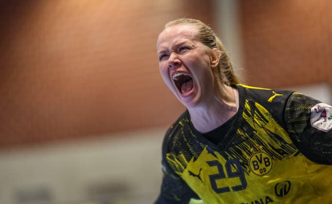 GER, Dortmund, Borussia Dortmund vs HSG Bensheim Auerbach Flames, Alsco Handball Bundesliga Frauen, Handball, DHB, Spielzeit 2025 2026, Sporthalle Wellinghofen, 15. Spieltag im Bild: Emma Olsson (Borussia Dortmund 29d), Jubel, Freude und Emotionen nach dem Tor gegen HSG Bensheim Auerbach Flames DFB DFL REGULATIONS PROHIBIT ANY USE OF PHOTOGRAPHS AS IMAGE SEQUENCES AND OR QUASI-VIDEO, 31.01.2026 Copyright: HMBxMedia HendrikxHamelau