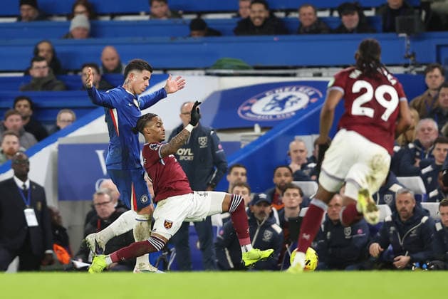 31st January 2026; Stamford Bridge, Chelsea, London, England: Premier League Football, Chelsea versus West Ham United; Enzo Fernandez of Chelsea tackles Crysencio Summerville of West Ham United  KatiexChan Content restricted for UK based newspaper