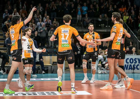 31.01.2026, xlakx, Volleyball 1.Bundesliga Herren, BR Volleys - FT 1844 Freiburg v.l. Nolan Flexen (BR Volleys), Kyle Dagostino (BR Volleys), Moritz Reichert (BR Volleys), Jake Hanes (BR Volleys), Arthur Wehner (BR Volleys) Jubel ueber den Punkt Berlin