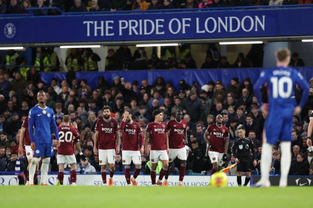 Chelsea v West Ham 28th January 2026, London - Premier League Football - Chelsea v West Ham United - West Ham return to their half after their second goal as Cole Palmer of Chelsea waits to restart in the centre circle - Photo: Charlotte Wilson Offside. London UK  Copyright: xCharlottexWilsonx xOffsidexOffside