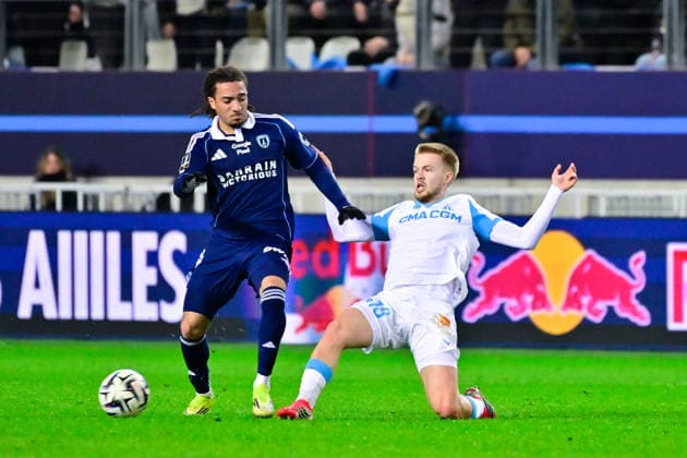 FOOTBALL : Paris FC vs Marseille - Ligue 1 - 31 01 2026 Luca Koleosho ( 24 - PFC ) and Arthur Vermeeren ( 18 - Olympique Marseille ) during the Ligue 1 match between Paris FC and Olympique de Marseille at Stade Jean Bouin on January 31, 2026 in Paris, France. ( Photo by Federico Pestellini PsnewZ ) - ParisFrance  Copyright: xFedericoxPestellinix