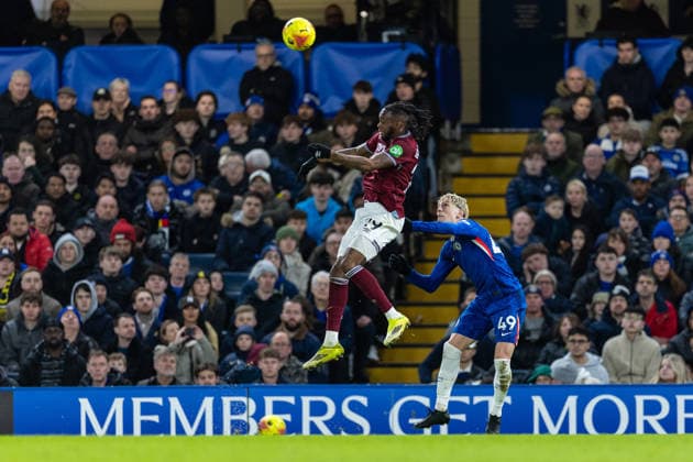Chelsea v West Ham United, Premier League West Ham United defender Aaron Wan-Bissaka (29) controls and heads the ball away from Chelsea forward Alejandro Garnacho (49) during the Premier League match between Chelsea and West Ham United at Stamford Bridge, London, UK on 31 January 2026. London Stamford Bridge Greater London UK Editorial use only DataCo restrictions apply See www.football-dataco.com , Copyright: xToyinxOshodix PSI-23659-0029