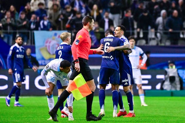FOOTBALL : Paris FC vs Marseille - Ligue 1 - 31 01 2026 Timothee Kolodziejczak ( 15 - PFC ) and Otavio ( 6 - PFC ) celebrates following the Ligue 1 match between Paris FC and Olympique de Marseille at Stade Jean Bouin on January 31, 2026 in Paris, France. ( Photo by Federico Pestellini PsnewZ ) - ParisFrance  Copyright: xFedericoxPestellinix