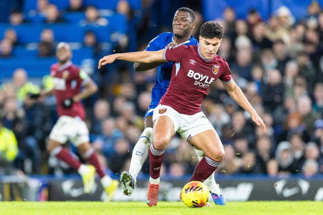 Chelsea v West Ham United, Premier League Chelsea midfielder MoisÃ s Caicedo (25) fouls West Ham United midfielder Mateus Fernandes (18) during the Premier League match between Chelsea and West Ham United at Stamford Bridge, London, UK on 31 January 2026. London Stamford Bridge Greater London UK Editorial use only DataCo restrictions apply See www.football-dataco.com , Copyright: xToyinxOshodix PSI-23659-0036