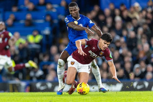 Chelsea v West Ham United, Premier League Chelsea midfielder MoisÃ s Caicedo (25) fouls West Ham United midfielder Mateus Fernandes (18) during the Premier League match between Chelsea and West Ham United at Stamford Bridge, London, UK on 31 January 2026. London Stamford Bridge Greater London UK Editorial use only DataCo restrictions apply See www.football-dataco.com , Copyright: xToyinxOshodix PSI-23659-0038