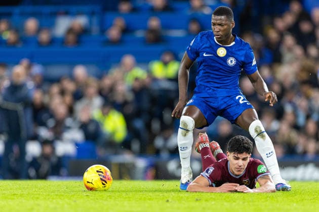 Chelsea v West Ham United, Premier League Chelsea midfielder MoisÃ s Caicedo (25) fouls West Ham United midfielder Mateus Fernandes (18) during the Premier League match between Chelsea and West Ham United at Stamford Bridge, London, UK on 31 January 2026. London Stamford Bridge Greater London UK Editorial use only DataCo restrictions apply See www.football-dataco.com , Copyright: xToyinxOshodix PSI-23659-0041