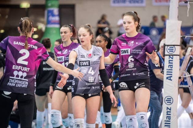 Lotte Goertz (Schwarze-Weiss Erfurt, 04), Mitte und Team - sichtlich enttaeuscht GER, Allianz MTV Stuttgart - Schwarz-Weiss Erfurt, Volleyball Bundesliga, VBL, Spielzeit 2025 2026, 31.01.2026 GER, Allianz MTV Stuttgart - Schwarz-Weiss Erfurt, Volleyball Bundesliga, VBL, Spielzeit 2025 2026, 31.01.2026 Stuttgart Copyright: xSandyxDinkelackerx EP_SDR