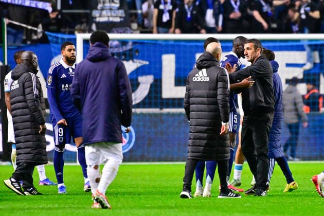 FOOTBALL : Paris FC vs Marseille - Ligue 1 - 31 01 2026 Stephane GILLI ( coach PFC )celebrates following the Ligue 1 match between Paris FC and Olympique de Marseille at Stade Jean Bouin on January 31, 2026 in Paris, France. ( Photo by Federico Pestellini PsnewZ ) - ParisFrance  Copyright: xFedericoxPestellinix
