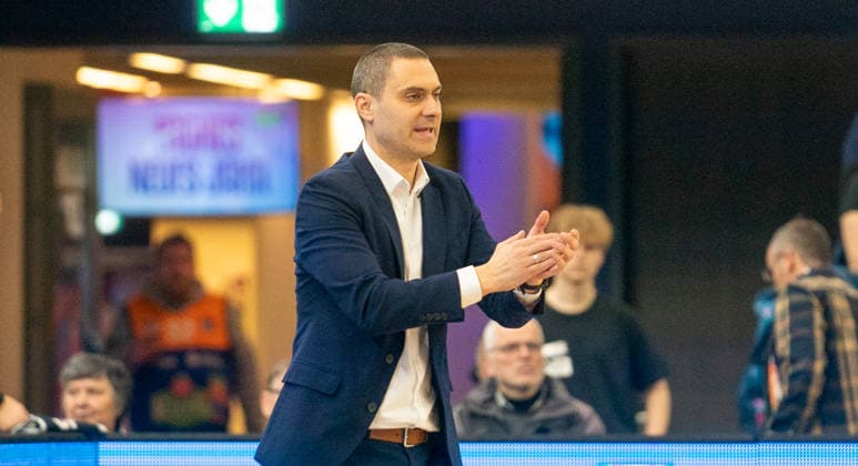 31.1.2026, Basketball, Herren, easy credit BBL, easy credit Bundesliga, BBL, Bundesliga, 18. Spieltag, Rostock Seawolves - Telekom Baskets Bonn Trainer Marko Stankovic (Telekom Baskets Bonn) Rostock Stadthalle Mecklenburg-Vorpommern Deutschland