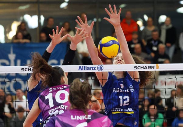 31.01.2026, Deutschland, Stuttgart Volleyball Allianz MTV Stuttgart vs. Schwarz-Weiß Erfurt, Öucia Varela Gomez (Stuttgart, rechts)