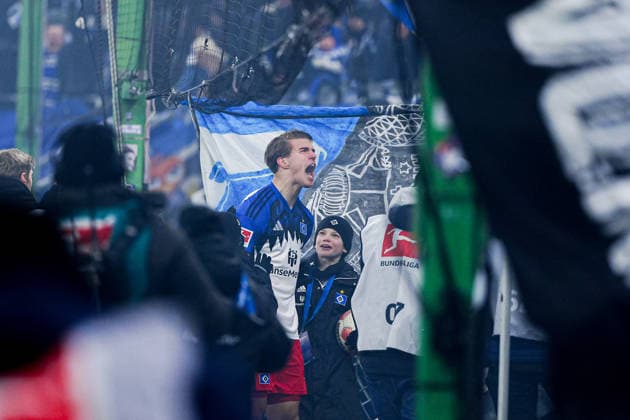 Torjubel nach Tor zum 2:2 per Kopfball Luka Vuskovic (Hamburger SV, 44) GER, Hamburger SV vs. FC Bayern Muenchen, Fussball, 1. Bundesliga, Spieltag 20, Saison 2025 2026, 31.01.2026 DFL REGULATIONS PROHIBIT ANY USE OF PHOTOGRAPHS AS IMAGE SEQUENCES AND OR QUASI-VIDEO GER, Hamburger SV vs. FC Bayern Muenchen, Fussball, 1. Bundesliga, Spieltag 20, Saison 2025 2026, 31.01.2026 Hamburg *** Goal celebration after goal to 2 2 by header Luka Vuskovic Hamburger SV, 44 GER, Hamburger SV vs FC Bayern Muenchen, Football, 1 Bundesliga, Matchday 20, Season 2025 2026, 31 01 2026 DFL REGULATIONS PROHIBIT ANY USE OF PHOTOGRAPHS AS IMAGE SEQUENCES AND OR QUASI VIDEO GER, Hamburger SV vs FC Bayern Muenchen, Football, 1 Bundesliga, Matchday 20, Season 2025 2026, 31 01 2026 Hamburg Copyright: xEibner-Pressefoto MarcelxvonxFehrnx EP_MFN