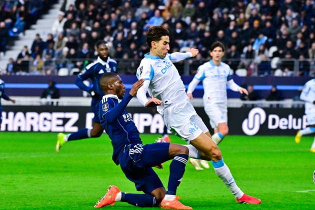 FOOTBALL : Paris FC vs Marseille - Ligue 1 - 31 01 2026 Adama CAMARA ( 17 - PFC ) and NAYEF AGUERD ( 21 - Olympique Marseille ) during the Ligue 1 match between Paris FC and Olympique de Marseille at Stade Jean Bouin on January 31, 2026 in Paris, France. ( Photo by Federico Pestellini PsnewZ ) - ParisFrance  Copyright: xFedericoxPestellinix