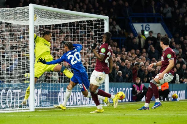 Chelsea v West Ham United, Premier League Joao Pedro of Chelsea scoring his goal to make it 1-2 during the Chelsea v West Ham United Premier League match at Stamford Bridge, London, England on 31 January 2026 Credit: Dylan Hepworth Every Second Media Editorial use only. All images are copyright Every Second Media Limited. No images may be reproduced without prior permission. All rights reserved. Premier League and Football League images are subject to licensing agreements with Football DataCo Limited. see https: www.football-dataco.com Copyright: xIMAGO EveryxSecondxMediax ESM-1782-0050 DylanxHepworthx xEveryxSecondxMediax