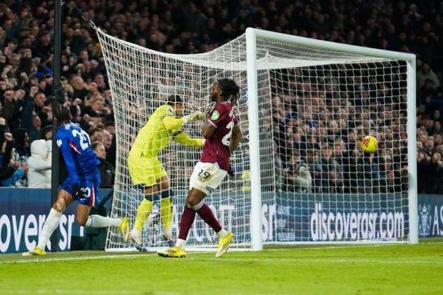 Chelsea v West Ham United, Premier League Joao Pedro of Chelsea scoring his goal to make it 1-2 during the Chelsea v West Ham United Premier League match at Stamford Bridge, London, England on 31 January 2026 Credit: Dylan Hepworth Every Second Media Editorial use only. All images are copyright Every Second Media Limited. No images may be reproduced without prior permission. All rights reserved. Premier League and Football League images are subject to licensing agreements with Football DataCo Limited. see https: www.football-dataco.com Copyright: xIMAGO EveryxSecondxMediax ESM-1782-0052 DylanxHepworthx xEveryxSecondxMediax