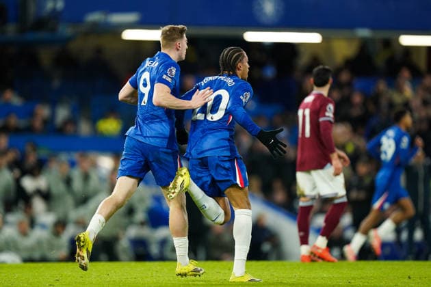 Chelsea v West Ham United, Premier League Joao Pedro of Chelsea celebrating his goal to make it 1-2 during the Chelsea v West Ham United Premier League match at Stamford Bridge, London, England on 31 January 2026 Credit: Dylan Hepworth Every Second Media Editorial use only. All images are copyright Every Second Media Limited. No images may be reproduced without prior permission. All rights reserved. Premier League and Football League images are subject to licensing agreements with Football DataCo Limited. see https: www.football-dataco.com Copyright: xIMAGO EveryxSecondxMediax ESM-1782-0057 DylanxHepworthx xEveryxSecondxMediax