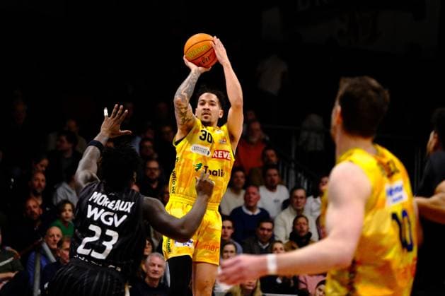 ProA - Phoenix Hagen vs. Tigers Tübingen, Hagen, 31.01.2026, Ischelandhalle Hagen Jeffrey Carroll ( 30, Phoenix Hagen, SF) mit einem Dreier beim Wurf; Barmer2BasketballBundesliga ProA - Phoenix Hagen vs. Tigers Tübingen, Hagen, 31.01.2026, Ischelandhalle Hagen Copyright: xBEAUTIFULxSPORTS Piepenstockx