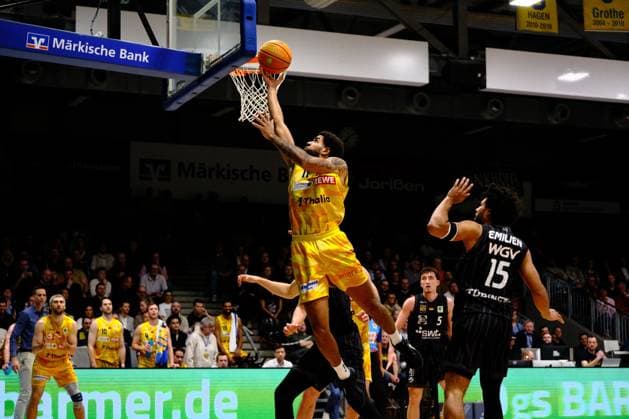 ProA - Phoenix Hagen vs. Tigers Tübingen, Hagen, 31.01.2026, Ischelandhalle Hagen Marvin Omonigho Omuvwie ( 11, Phoenix Hagen, PF) beim Korbleger; Barmer2BasketballBundesliga ProA - Phoenix Hagen vs. Tigers Tübingen, Hagen, 31.01.2026, Ischelandhalle Hagen Copyright: xBEAUTIFULxSPORTS Piepenstockx