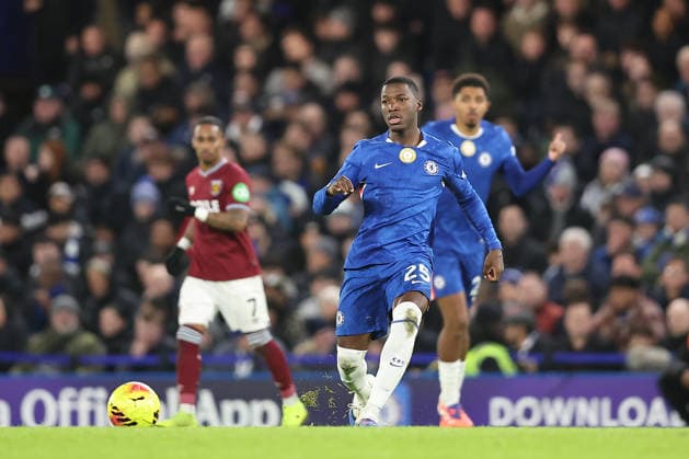 31st January 2026; Stamford Bridge, Chelsea, London, England: Premier League Football, Chelsea versus West Ham United; Moises Caicedo of Chelsea chases a loose ball  KatiexChan Content restricted for UK based newspaper
