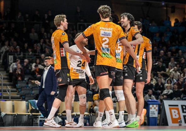 31.01.2026, xlakx, Volleyball 1.Bundesliga Herren, BR Volleys - FT 1844 Freiburg v.l. Fedor Ivanov (BR Volleys), Kyle Dagostino (BR Volleys), Matthew Knigge (BR Volleys), Moritz Reichert (BR Volleys), Nolan Flexen (BR Volleys) Jubel ueber den Sieg, Jubel nach Spielende Berlin