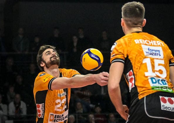 31.01.2026, xlakx, Volleyball 1.Bundesliga Herren, BR Volleys - FT 1844 Freiburg v.l. Jake Hanes (BR Volleys) Annahme Berlin