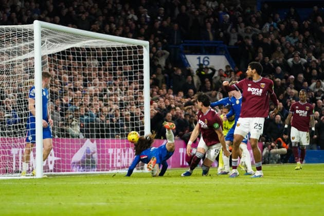 Chelsea v West Ham United, Premier League Marc Cucurella of Chelsea scoring his goal to make it 2-2 during the Chelsea v West Ham United Premier League match at Stamford Bridge, London, England on 31 January 2026 Credit: Dylan Hepworth Every Second Media Editorial use only. All images are copyright Every Second Media Limited. No images may be reproduced without prior permission. All rights reserved. Premier League and Football League images are subject to licensing agreements with Football DataCo Limited. see https: www.football-dataco.com Copyright: xIMAGO EveryxSecondxMediax ESM-1782-0072 DylanxHepworthx xEveryxSecondxMediax