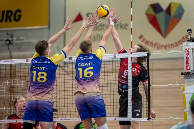 1.Volleyball Bundesliga -Saison 2025 2026 Cerebricks Volley Goats Mitteldeutschland vs.Barock Volleys MTV Ludwigsburg Halle, Deutschland 31. Januar 2026: Im Bild:v.li.Dax Tompkins (Bitterfeld), Paul Stommel (Bitterfeld) und Ben-Simon Bonin (Ludwigsburg) Halle Saale swh.Arena Sachsen-Anhalt Deutschland
