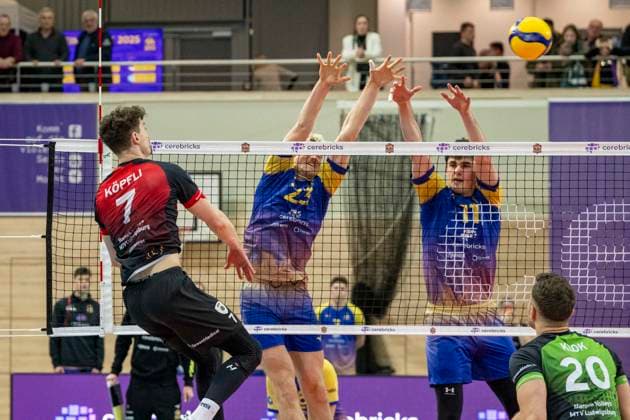 1.Volleyball Bundesliga -Saison 2025 2026 Cerebricks Volley Goats Mitteldeutschland vs.Barock Volleys MTV Ludwigsburg Halle, Deutschland 31. Januar 2026: Im Bild:v.li.Tim Köpfli Knoepfli (Ludwigsburg), Samuel Schellenberg (Bitterfeld) und Nick Breitenbach (Bitterfeld) Halle Saale swh.Arena Sachsen-Anhalt Deutschland