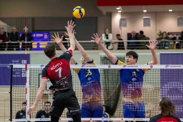 1.Volleyball Bundesliga -Saison 2025 2026 Cerebricks Volley Goats Mitteldeutschland vs.Barock Volleys MTV Ludwigsburg Halle, Deutschland 31. Januar 2026: Im Bild:v.li.Tim Köpfli Knoepfli (Ludwigsburg), Samuel Schellenberg (Bitterfeld) und Nick Breitenbach (Bitterfeld) Halle Saale swh.Arena Sachsen-Anhalt Deutschland