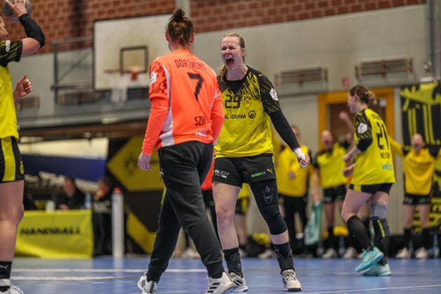 GER, Dortmund, Borussia Dortmund vs HSG Bensheim Auerbach Flames, Alsco Handball Bundesliga Frauen, Handball, DHB, Spielzeit 2025 2026, Sporthalle Wellinghofen, 15. Spieltag im Bild v.l.: Melinda Szikora (Borussia Dortmund Handball 7) und Emma Olsson (Borussia Dortmund 29d) zeigen Emotionen, Jubel, gegen HSG Bensheim Auerbach Flames DFB DFL REGULATIONS PROHIBIT ANY USE OF PHOTOGRAPHS AS IMAGE SEQUENCES AND OR QUASI-VIDEO, 31.01.2026 Copyright: HMBxMedia HendrikxHamelau