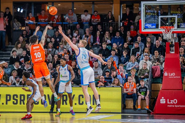 1. Basketball Bundesliga, easyCredit BBL, Saison 2025 2026, Herren, Hauptrunde, 18. Spieltag, 31.01.2026, RASTA Vechta - Frankfurt Skyliners Tevin Brown ( 10 - RASTA Vechta) beim Jumpshot Vechta RASTA Dome Niedersachsen Deutschland