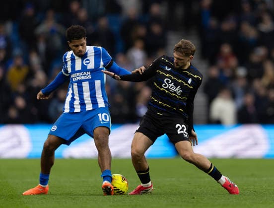 BRIGHTON, ENGLAND - JANUARY 31: Georginio Rutter of Brighton & Hove Albion battles for the ball with Kiernan Dewsbury-Hall of Everton during the Premier League match between Brighton & Hove Albion and Everton at Amex Stadium on January 31, 2026 in Brighton, England. (Photo by Ben Peters) SPO  Copyright: xBenxPeters