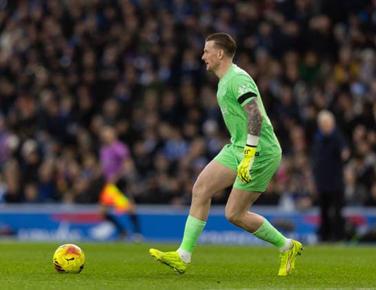 BRIGHTON, ENGLAND - JANUARY 31: Everton goalkeeper Jordan Pickford in possession during the Premier League match between Brighton & Hove Albion and Everton at Amex Stadium on January 31, 2026 in Brighton, England. (Photo by Ben Peters) SPO  Copyright: xBenxPeters