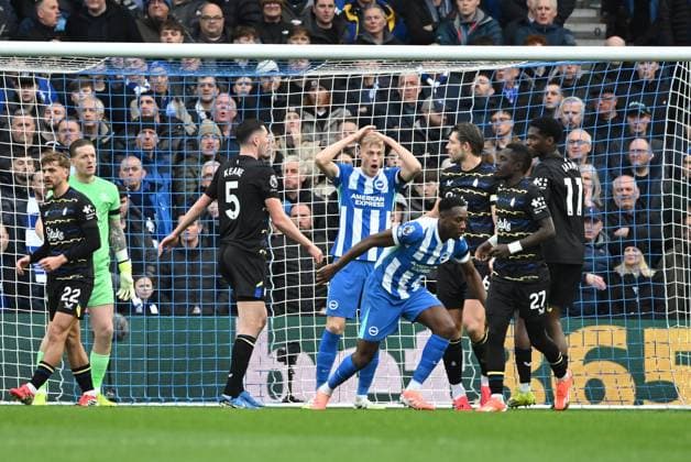 Jan Paul van Hecke of Brighton comes close during the Premier League match between Brighton and Hove Albion and Everton at the American Express Stadium, Brighton UK - Saturday 31st January 2026 Brighton v Everton Premier League Football, Amex Stadium, Sussex, UK - 31 Jan 2026Brighton Amex Stadium Sussex United Kingdom Editorial use only. No merchandising. For Football images FA and Premier League restrictions apply inc. no internet mobile usage without FAPL license - for details contact Football Dataco  Copyright: xLizxFinlayson TPI Shutterstockx 16497437bm