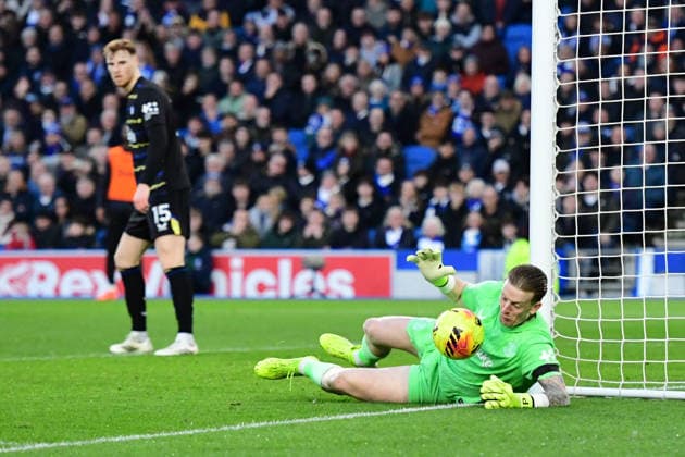 Brighton and Hove Albion v Everton, Premier League Jordan Pickford Goalkeeper of Everton FC safely collects the ball during the Premier League match between Brighton and Hove Albion and Everton at the American Express Stadium, Brighton and Hove, UK on 31 January 2026. Brighton and Hove American Express Stadium East Sussex UK Editorial use only DataCo restrictions apply See www.football-dataco.com , Copyright: xJeffxMoodx PSI-23658-0113