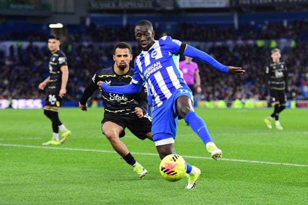Brighton and Hove Albion v Everton, Premier League Yankuba Minteh Forward of Brighton and Hove Albion controls the all under pressure from Illiman Ndiaye Forward of Everton FC during the Premier League match between Brighton and Hove Albion and Everton at the American Express Stadium, Brighton and Hove, UK on 31 January 2026. Brighton and Hove American Express Stadium East Sussex UK Editorial use only DataCo restrictions apply See www.football-dataco.com , Copyright: xJeffxMoodx PSI-23658-0116