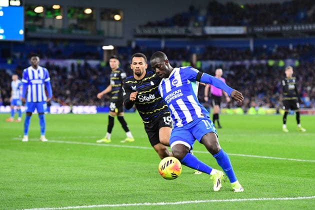Brighton and Hove Albion v Everton, Premier League Yankuba Minteh Forward of Brighton and Hove Albion controls the all under pressure from Illiman Ndiaye Forward of Everton FC during the Premier League match between Brighton and Hove Albion and Everton at the American Express Stadium, Brighton and Hove, UK on 31 January 2026. Brighton and Hove American Express Stadium East Sussex UK Editorial use only DataCo restrictions apply See www.football-dataco.com , Copyright: xJeffxMoodx PSI-23658-0117