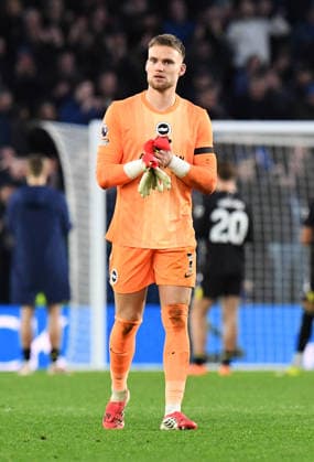 Brighton and Hove Albion v Everton, Premier League Bart Verbruggen Goalkeeper of Brighton and Hove Albion applaudes the brighton fans following the Premier League match between Brighton and Hove Albion and Everton at the American Express Stadium, Brighton and Hove, UK on 31 January 2026. Brighton and Hove American Express Stadium East Sussex UK Editorial use only DataCo restrictions apply See www.football-dataco.com , Copyright: xJeffxMoodx PSI-23658-0119