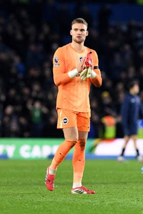 Brighton and Hove Albion v Everton, Premier League Bart Verbruggen Goalkeeper of Brighton and Hove Albion applaudes the brighton fans following the Premier League match between Brighton and Hove Albion and Everton at the American Express Stadium, Brighton and Hove, UK on 31 January 2026. Brighton and Hove American Express Stadium East Sussex UK Editorial use only DataCo restrictions apply See www.football-dataco.com , Copyright: xJeffxMoodx PSI-23658-0120