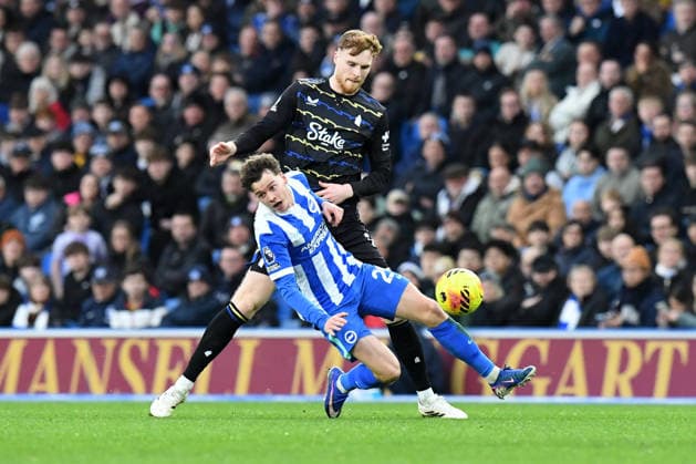 Brighton and Hove Albion v Everton, Premier League Maxim De Cuyper Defender of Brighton and Hove Albion goes to ground under pressure from Jake O Brien Defender of Everton FC during the Premier League match between Brighton and Hove Albion and Everton at the American Express Stadium, Brighton and Hove, UK on 31 January 2026. Brighton and Hove American Express Stadium East Sussex UK Editorial use only DataCo restrictions apply See www.football-dataco.com , Copyright: xJeffxMoodx PSI-23658-0081