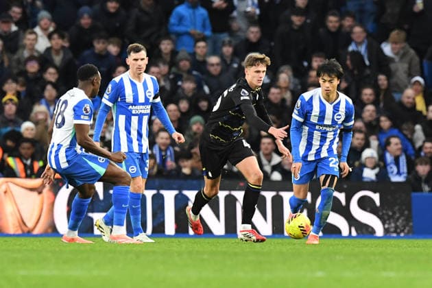 Brighton and Hove Albion v Everton, Premier League Harrison Armstrong Midfielder of Everton FC and Kaoru Mitoma Midfielder of Brighton and Hove Albion in action during the Premier League match between Brighton and Hove Albion and Everton at the American Express Stadium, Brighton and Hove, UK on 31 January 2026. Brighton and Hove American Express Stadium East Sussex UK Editorial use only DataCo restrictions apply See www.football-dataco.com , Copyright: xJeffxMoodx PSI-23658-0084