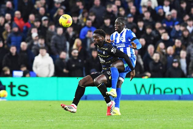 Brighton and Hove Albion v Everton, Premier League Tim Iroegbunam Midfielder of Everton FC and Yankuba Minteh Forward of Brighton and Hove Albion in action during the Premier League match between Brighton and Hove Albion and Everton at the American Express Stadium, Brighton and Hove, UK on 31 January 2026. Brighton and Hove American Express Stadium East Sussex UK Editorial use only DataCo restrictions apply See www.football-dataco.com , Copyright: xJeffxMoodx PSI-23658-0093
