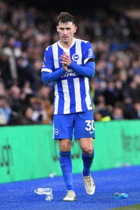 Brighton and Hove Albion v Everton, Premier League Pascal Gross Midfielder of Brighton and Hove Albion applaudes the Brighton fans following his substitution during the Premier League match between Brighton and Hove Albion and Everton at the American Express Stadium, Brighton and Hove, UK on 31 January 2026. Brighton and Hove American Express Stadium East Sussex UK Editorial use only DataCo restrictions apply See www.football-dataco.com , Copyright: xJeffxMoodx PSI-23658-0096