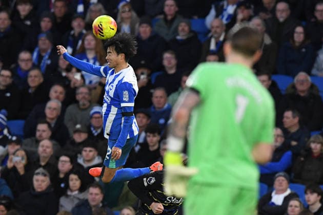 Brighton and Hove Albion v Everton, Premier League Kaoru Mitoma Midfielder of Brighton and Hove Albion jumps high to win the ball during the Premier League match between Brighton and Hove Albion and Everton at the American Express Stadium, Brighton and Hove, UK on 31 January 2026. Brighton and Hove American Express Stadium East Sussex UK Editorial use only DataCo restrictions apply See www.football-dataco.com , Copyright: xJeffxMoodx PSI-23658-0103