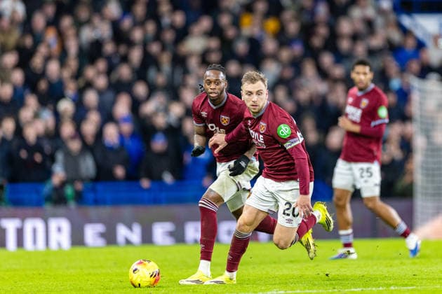 Chelsea v West Ham United, Premier League West Ham United defender Aaron Wan-Bissaka (29) and West Ham United forward Jarrod Bowen (20) during the Premier League match between Chelsea and West Ham United at Stamford Bridge, London, UK on 31 January 2026. London Stamford Bridge Greater London UK Editorial use only DataCo restrictions apply See www.football-dataco.com , Copyright: xToyinxOshodix PSI-23659-0058
