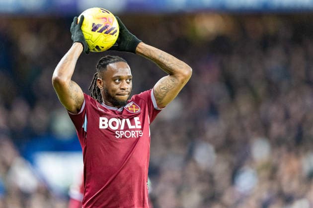 Chelsea v West Ham United, Premier League West Ham United defender Aaron Wan-Bissaka (29) takes a throw in during the Premier League match between Chelsea and West Ham United at Stamford Bridge, London, UK on 31 January 2026. London Stamford Bridge Greater London UK Editorial use only DataCo restrictions apply See www.football-dataco.com , Copyright: xToyinxOshodix PSI-23659-0063