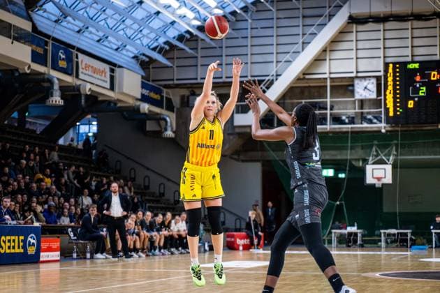 Basketball Berlin 31.01.2026 Saison 2025 2026 DBBL 1. Bundesliga Alba Berlin - Saarlouis Royals Nina Rosemeyer (Alba, No.11) Nogaye Lo (Saarlouis, No.03)